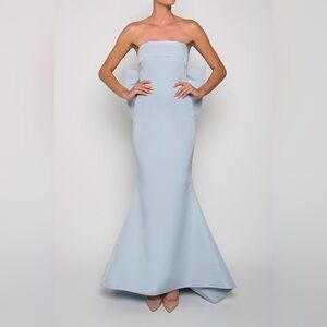 $1625 ALEXIA MARIA GOWNS
Margaret Silk Faille Mermaid Gown size 10